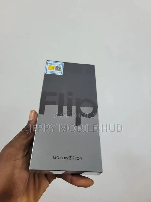 New Samsung Galaxy Z Flip4 256 GB Black · Photo 1