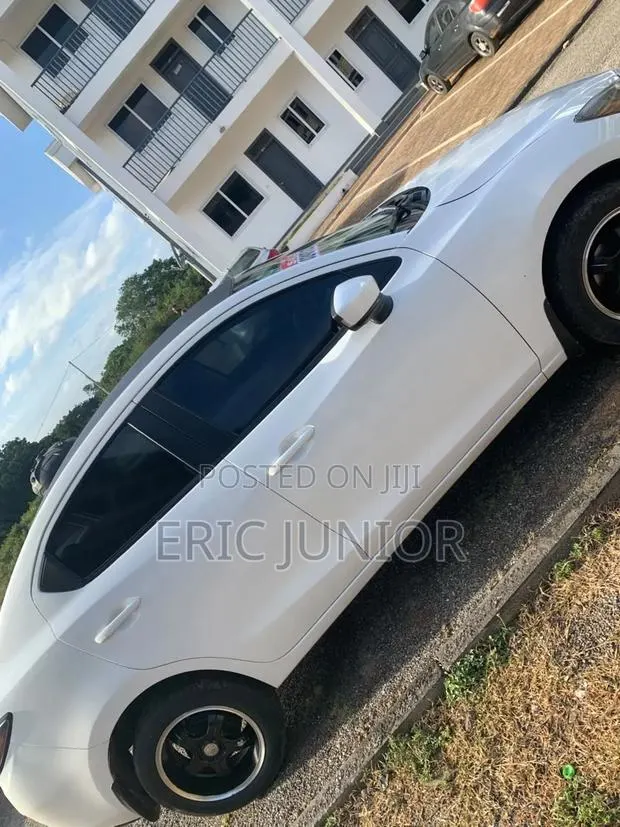 Toyota Yaris iA 1.5 FWD 2017 White · Photo 1