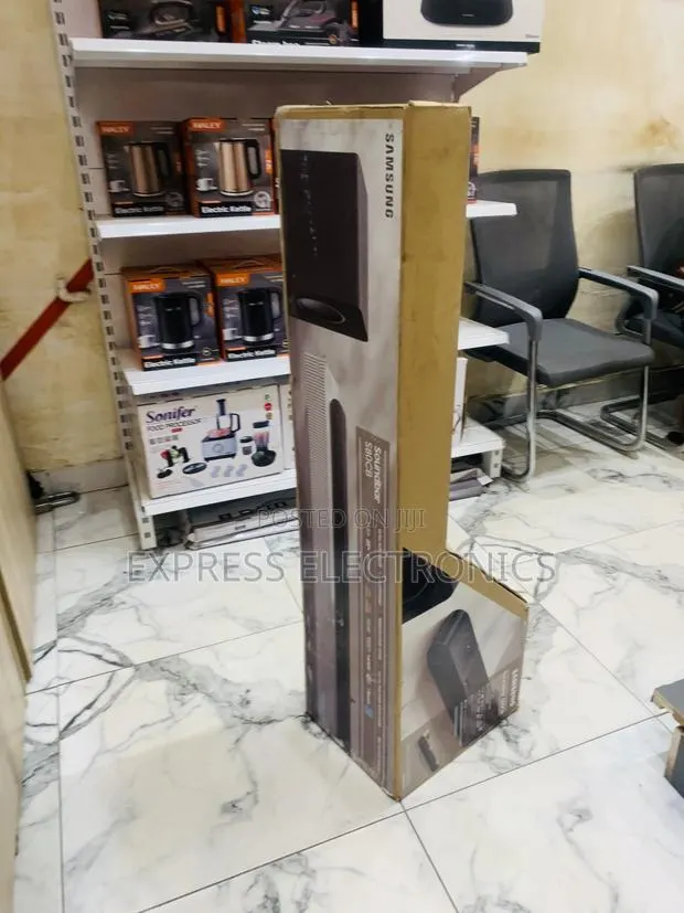 Ultra Modern Sleek Samsung S80cb Sound System · Photo 1