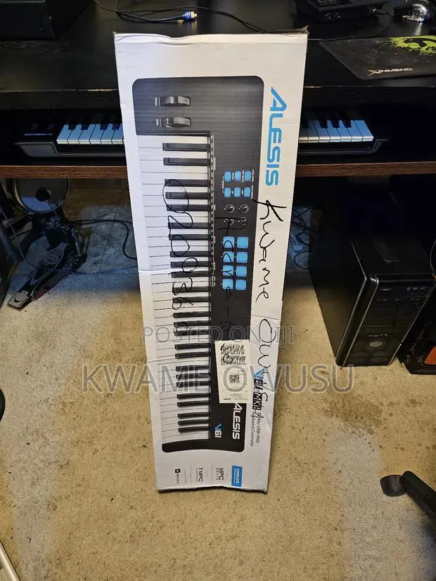 Alesis V61 MKLL Midi Keyboard · Photo 1