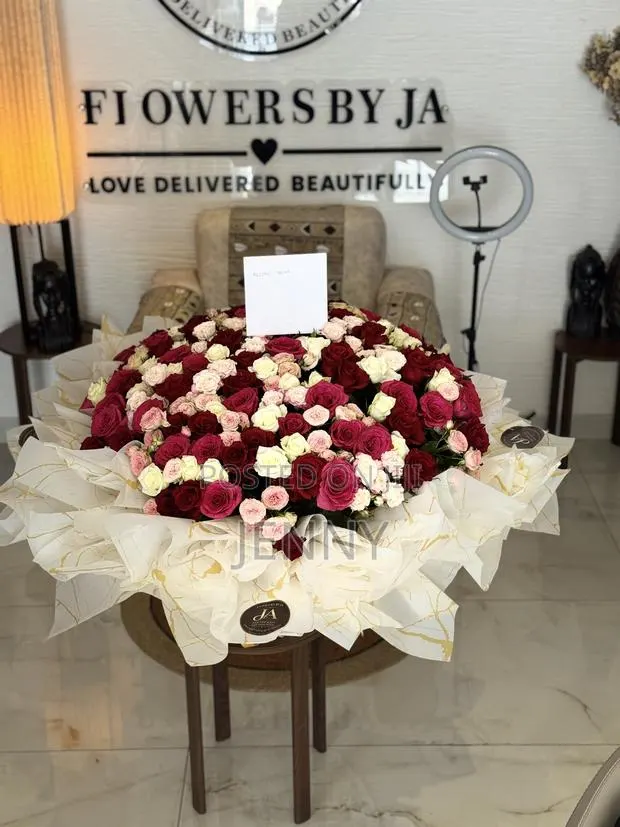 12 Fresh Red Roses Bouquet – Same-Day Delivery · Photo 4