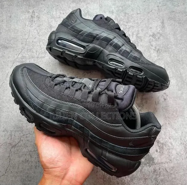 Nike Air Max 95 Black · Photo 1