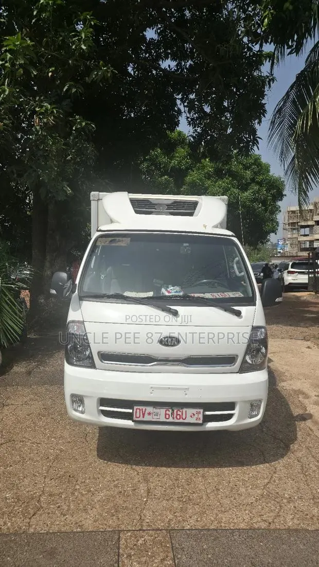 Kia Bongo 2016 White · Photo 1