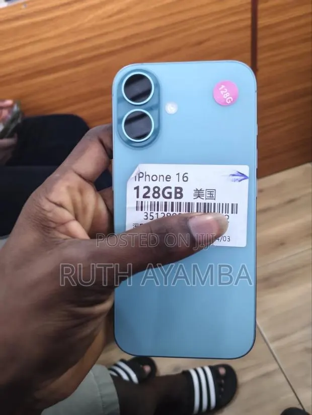 Apple iPhone 16 128 GB Blue · Photo 1
