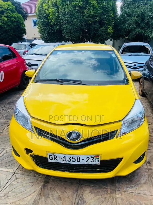 Toyota Vitz 2013 Yellow · Photo 1