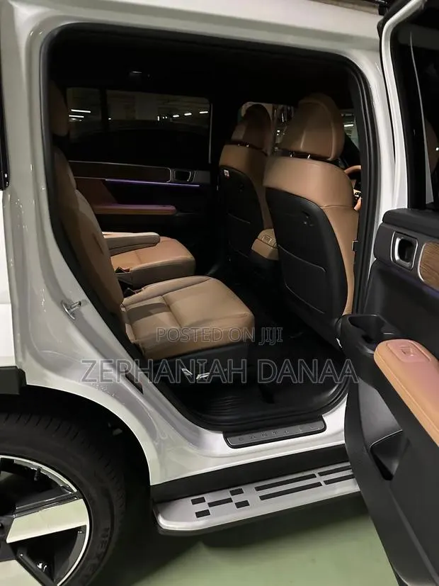 Hyundai Santa Fe 2024 White · Photo 1