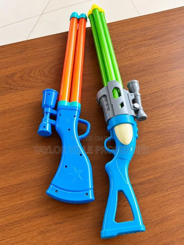 Manual Pull-Out / Pump-Action Water Squirt Gun · Photo 1