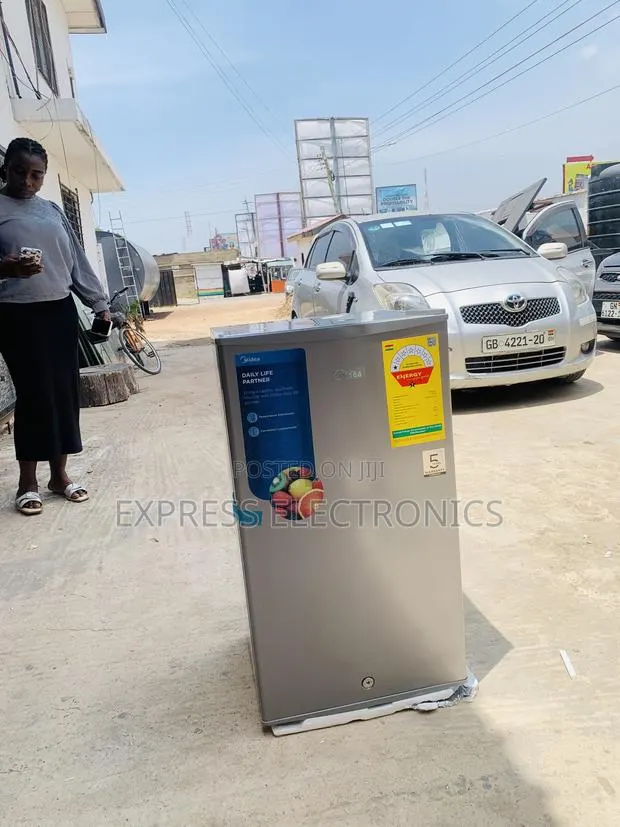 Less Expensive Single Door Fridge Midea 93l · Photo 1