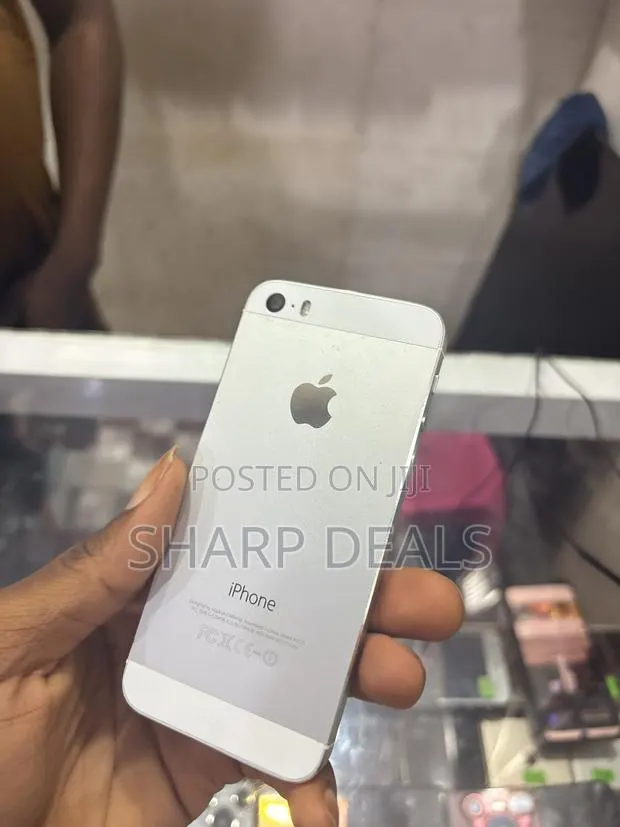Apple iPhone 5s 32 GB White · Photo 1