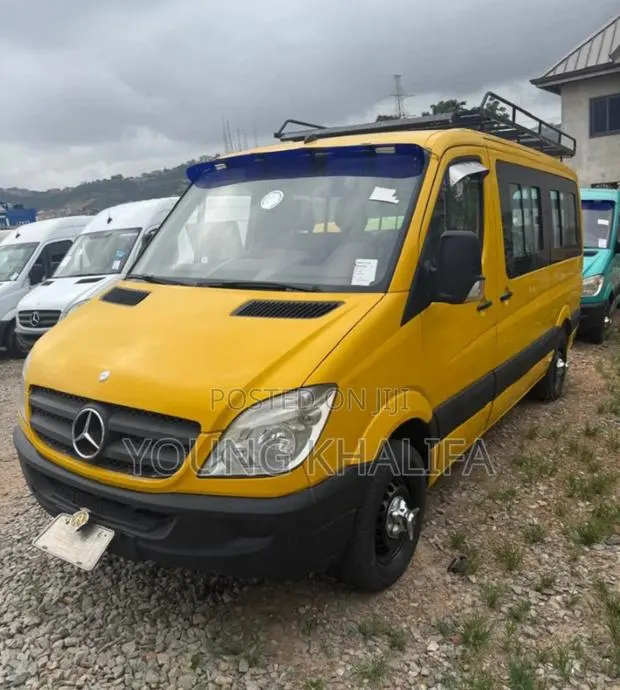Mercedes-Benz Sprinter 2012 Yellow · Photo 1