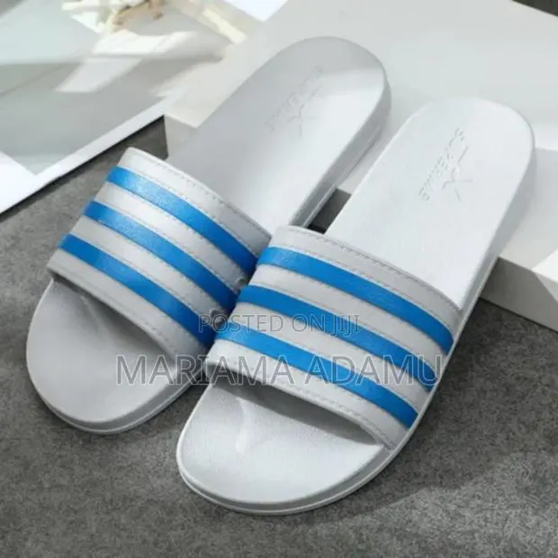Adults Slippers · Photo 1