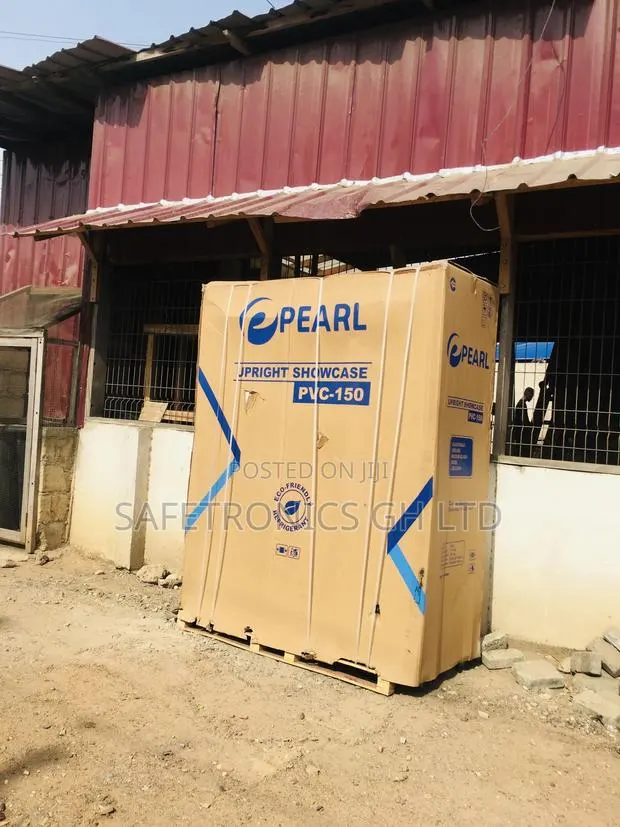 Pearl Display PVC-150 3 Glass Doors Electric Fridge · Photo 1