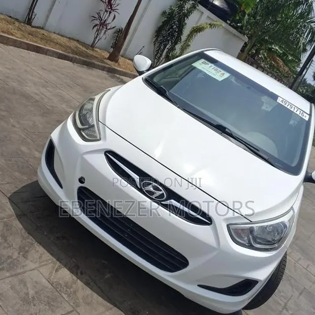 Hyundai Accent 2017 White · Photo 1