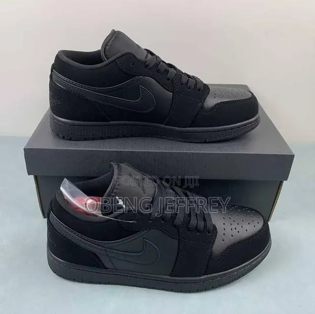 Original Air Jordan 1 Low Triple Black · Photo 1