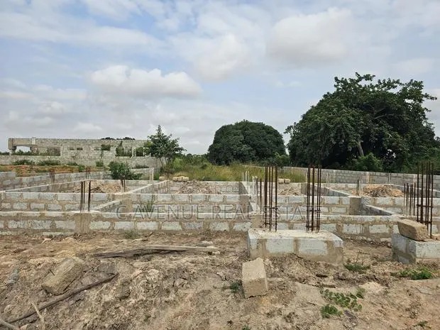 Strategic Location Plot · Photo 1