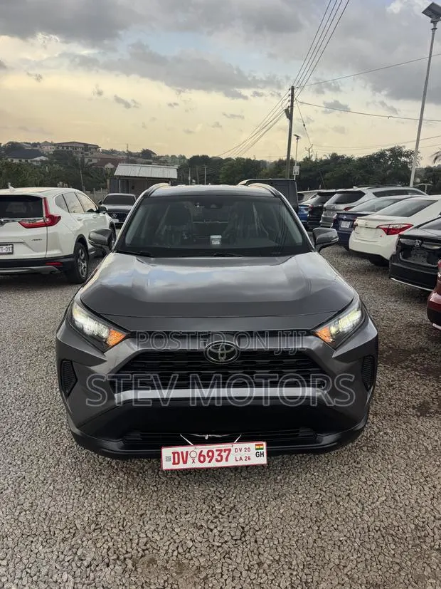 Toyota RAV4 LE 2022 Black · Photo 1