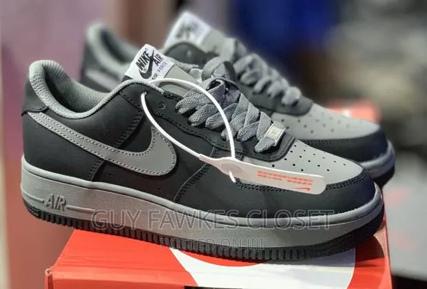 Nike Airforce Ash and Black · Photo 1