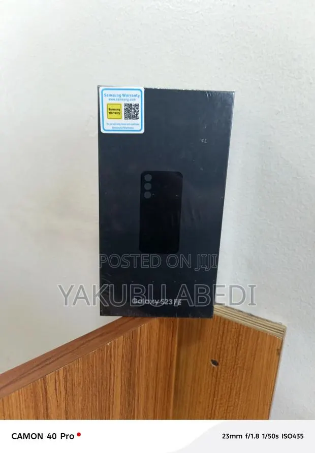New Samsung Galaxy S23 FE 256 GB Black · Photo 1