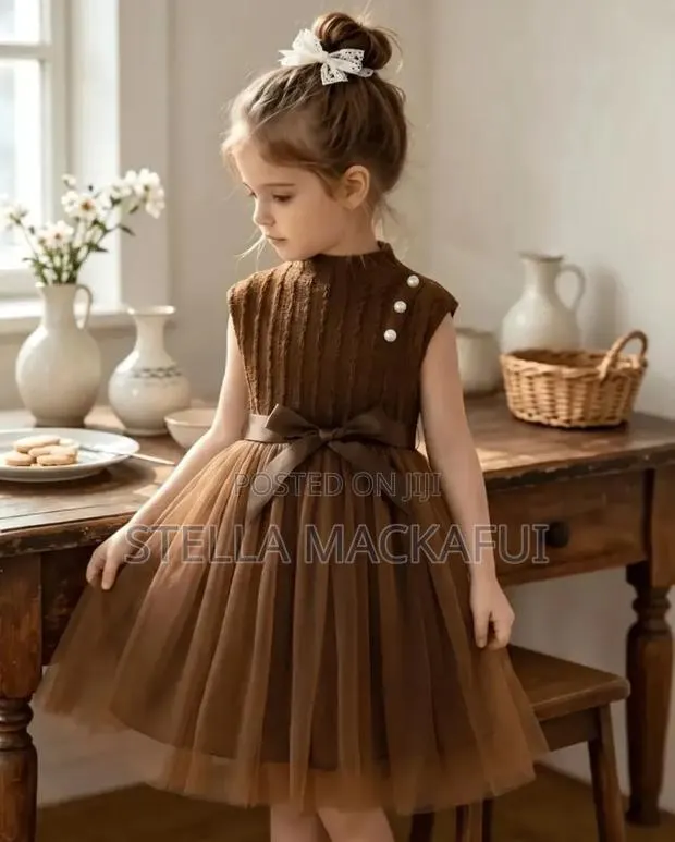 Beautiful Dress for 3-5yrs Only · Photo 1