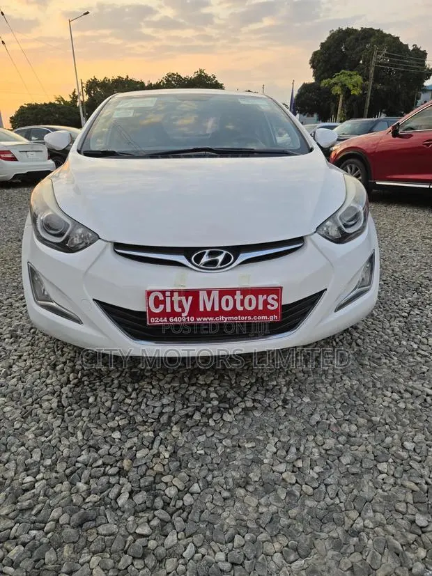 Hyundai Avante 2013 White · Photo 1