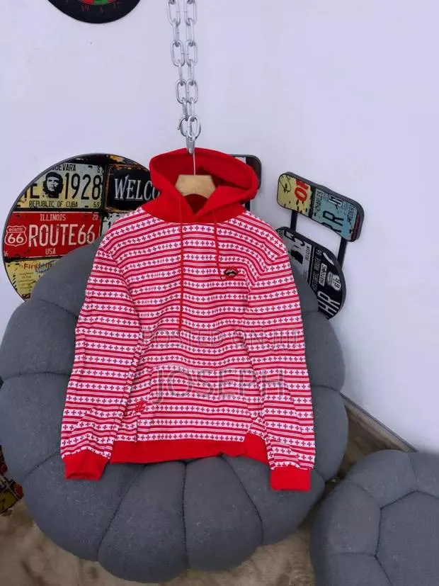 Red and White Patterned Hoodie With a Comfortable Hood · Photo 1