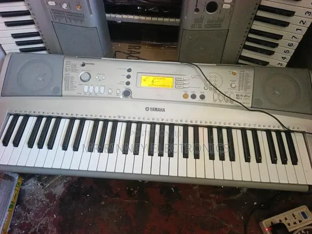 Yamaha PSR E313 · Photo 1