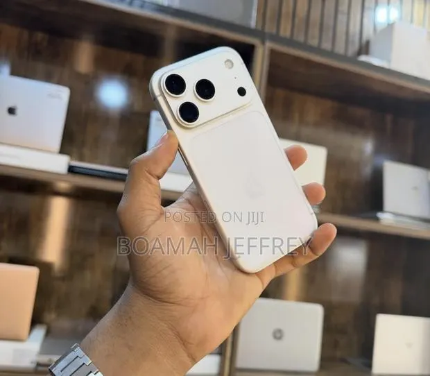 Apple iPhone 17 Pro Max 256 GB Silver · Photo 1