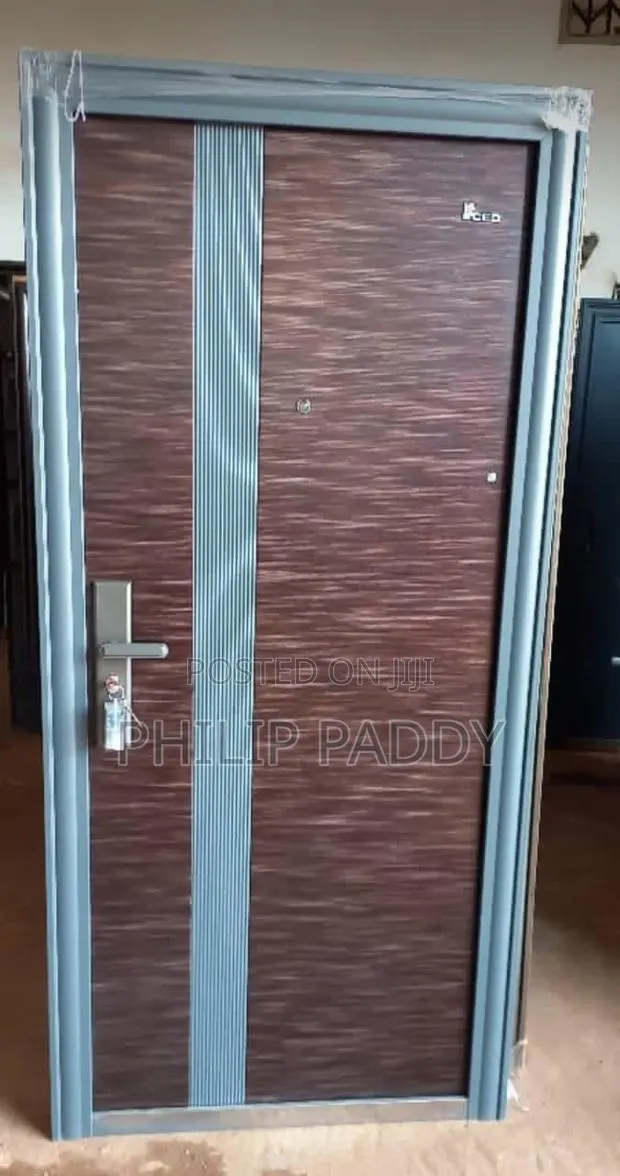 Special Brown Door · Photo 1