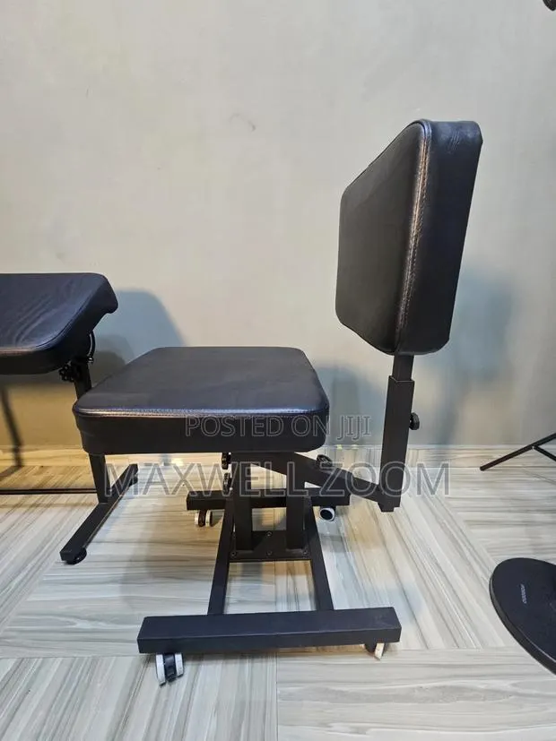 Tattoo Multi Position Chair · Photo 1