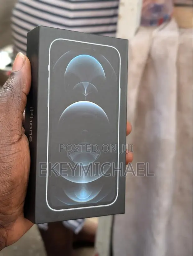 Apple iPhone 12 Pro 256 GB White · Photo 1