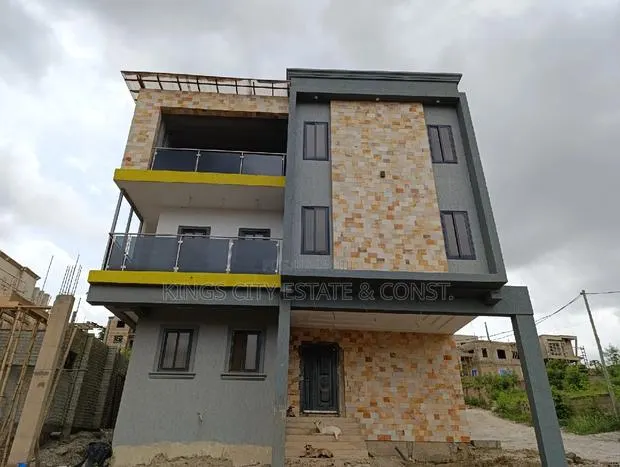 6bdrm House in Whitehouse, Achimota for sale · Photo 1