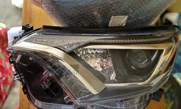RAV4 “2016,2017,2018” Headlights Pair · Photo 1