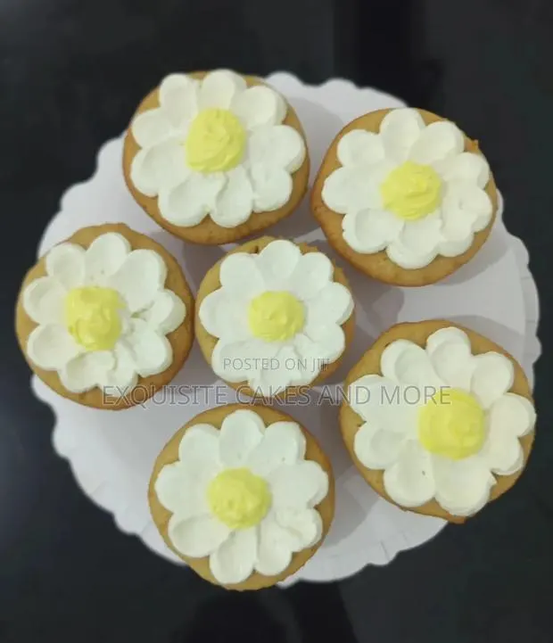 Decorated 6 Cupcakes · Photo 1