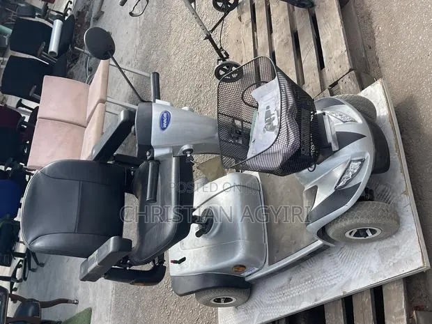 Electric/ Chargeable Wheelchair · Photo 1