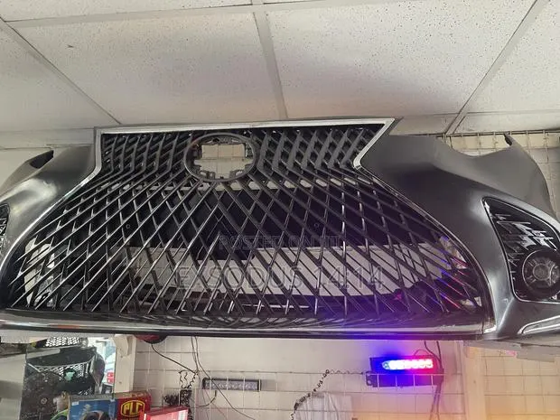 Lexus Front Bumper · Photo 1