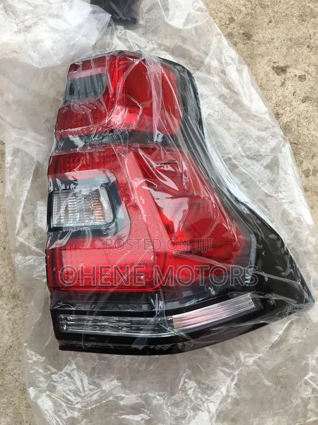 Land Cruiser Prado 2018-2020 Taillight · Photo 1