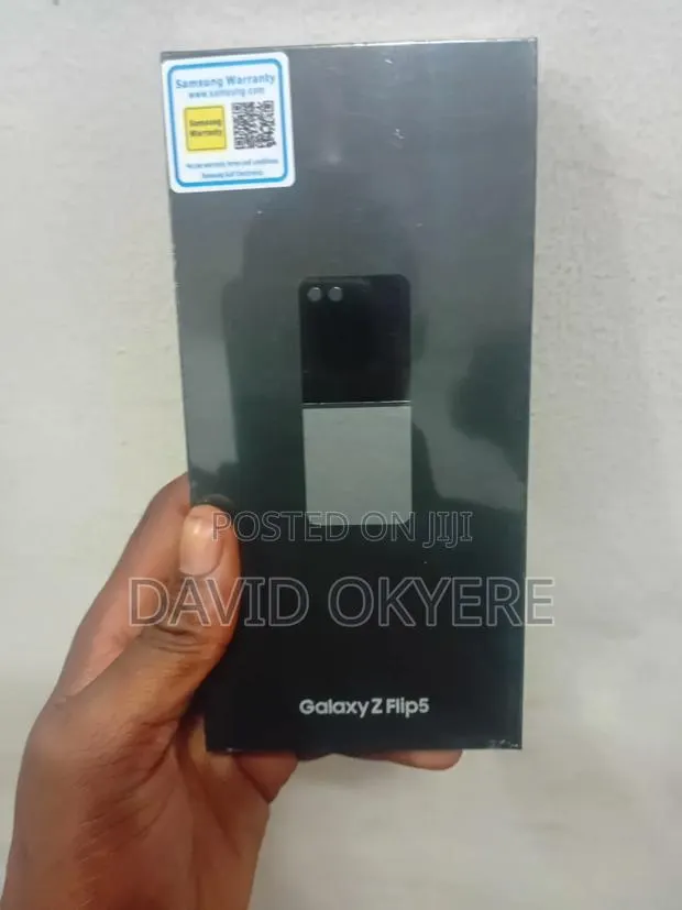 New Samsung Galaxy Z Flip 5 256 GB Black · Photo 1