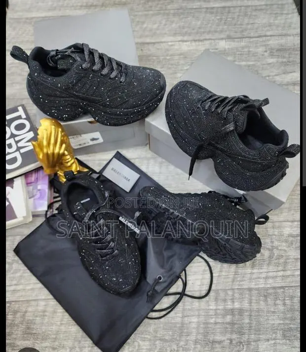 Balenciaga Triple S · Photo 1