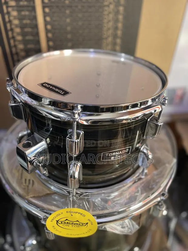 Mapex Tonado 5 Piece Drum Set · Photo 1