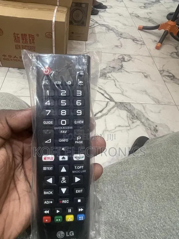 Compact Size Universal Remote Control for LG TVS · Photo 1