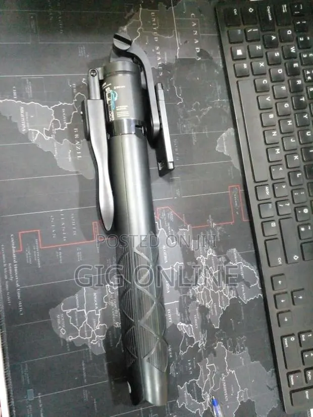L16 Professional Tripod · Photo 1
