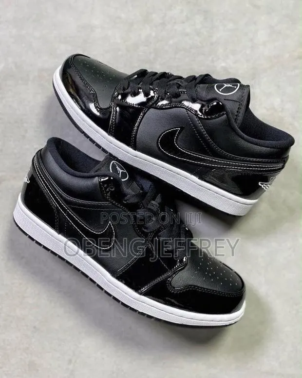 Original Air Jordan 1 Low Se Black/White · Photo 1