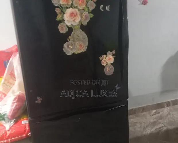 Whirlpool Home Use Fridge · Photo 1