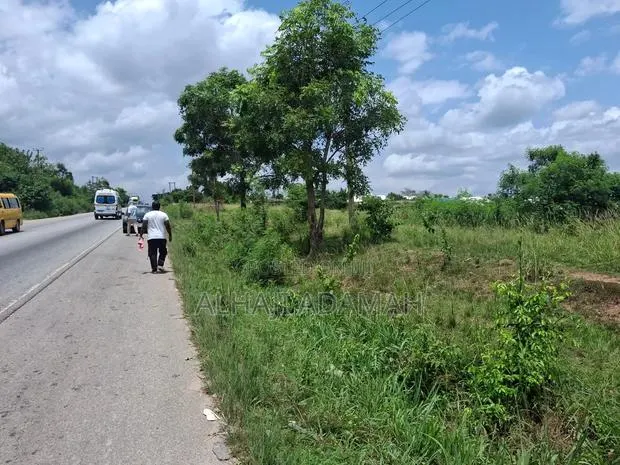 Four Plots for Sale at Kumasi Ofinsu Main Road · Photo 1