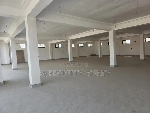300 SQM Showroom/Office Space · Photo 1