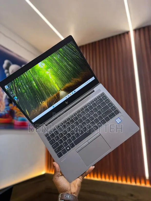Laptop HP ZBook Firefly 14 G7 16GB Intel Core i5 SSD 512GB · Photo 1