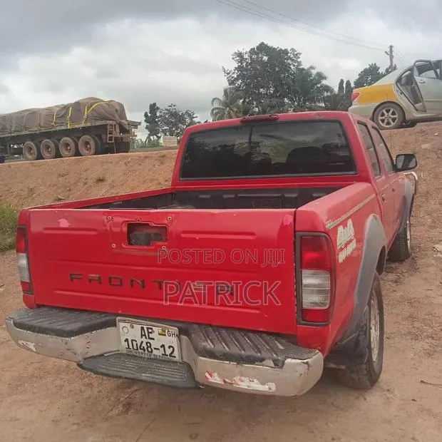 Nissan Frontier Standard 4x2 King Cab 116.1 in. WB 2003 Red · Photo 1