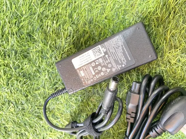 Dell Big Pin Charger · Photo 1