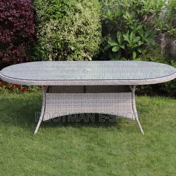 Elegant Grey Wicker Outdoor Dining Table – Glass Top · Photo 1
