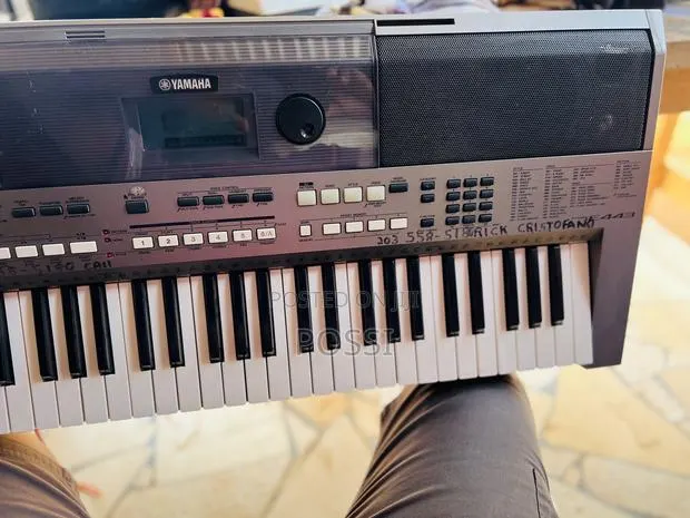 Yamaha PSR E443 From Uk · Photo 1